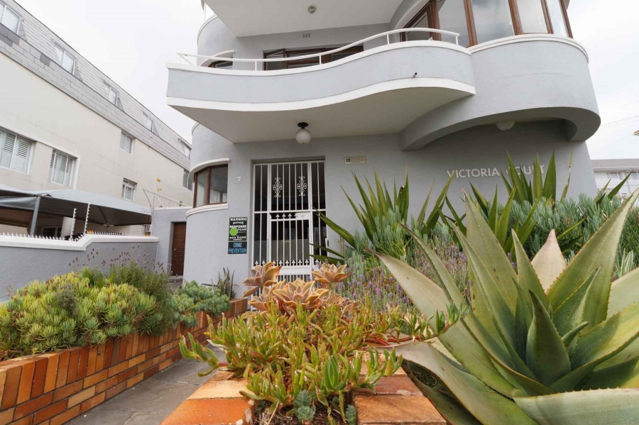 To Let 2 Bedroom Property for Rent in Bantry Bay Western Cape